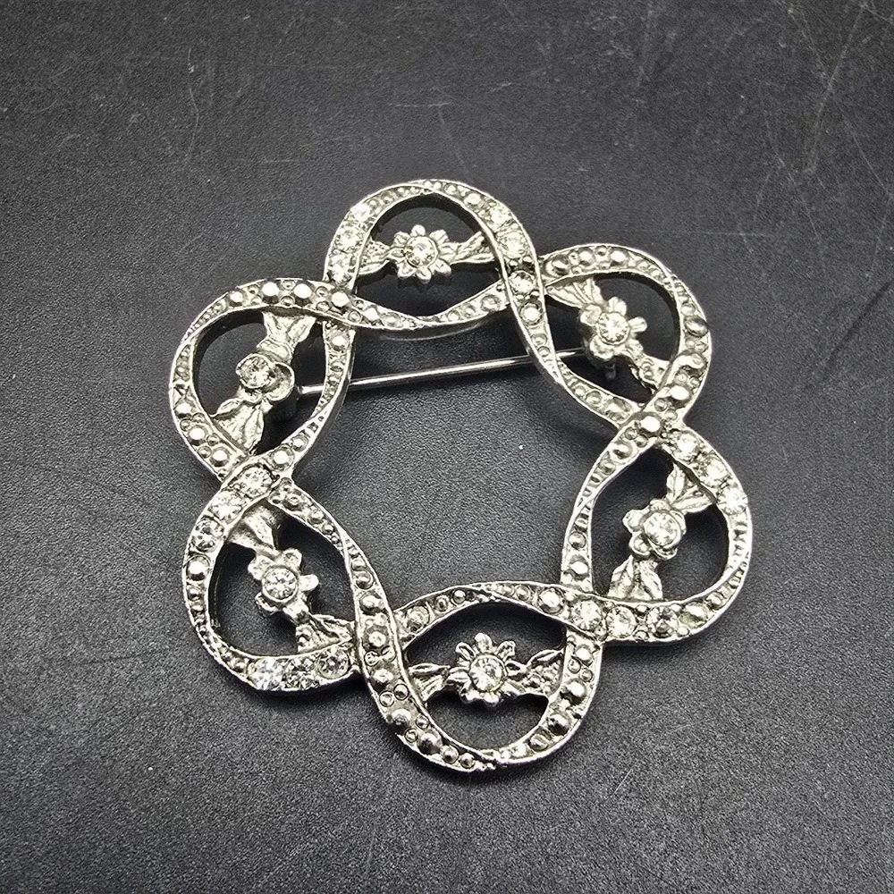 Silver Tone Rhinestone Wreath Brooch Twisted Round Vintage Jewelry